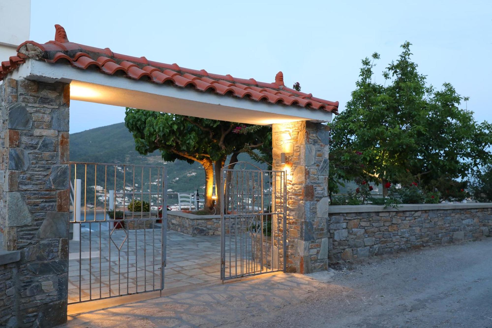 Tsoukalaria Studios Skopelos Town Bagian luar foto